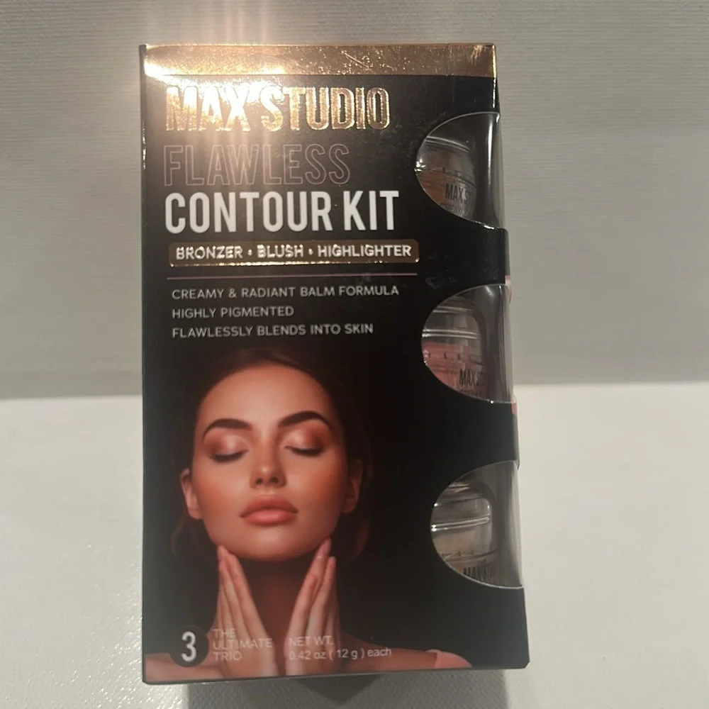 Max Studio Flawless Contour Kit - Bronze, Peach, Highlighter/Blush/Bronzer.